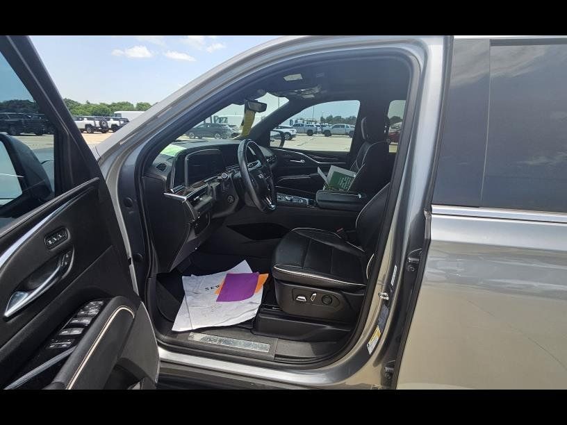 Used 2023 Cadillac Escalade Premium Luxury RWD image 6