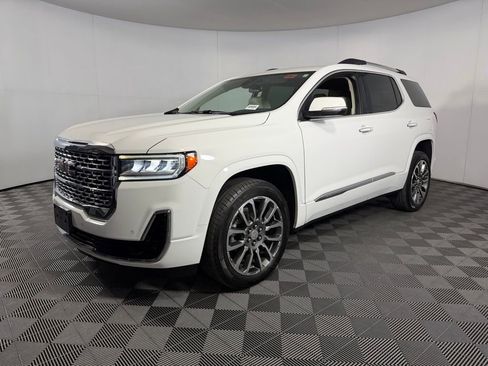 Used 2023 GMC Acadia Denali image 3