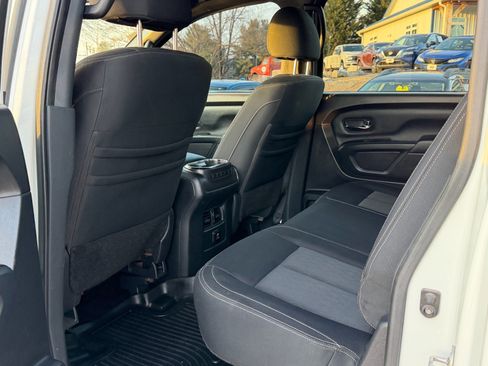 Used 2018 Nissan Titan SV w/ SV Convenience Package image 13