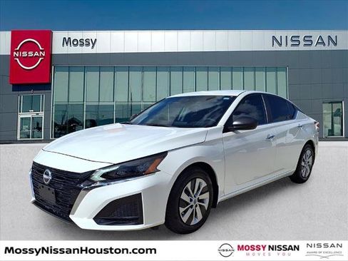 Certified 2025 Nissan Altima 2.5 S image 2