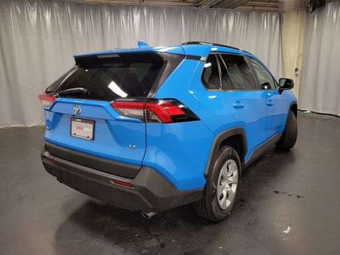 Used 2021 Toyota RAV4 LE image 8