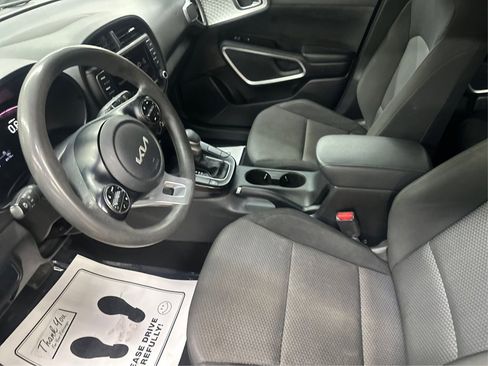Used 2023 Kia Soul LX w/ LX Technology Package image 12