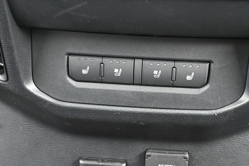 Used 2025 Toyota Tundra Platinum AWD/4WD image 34