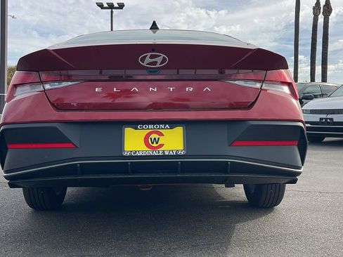 Used 2026 Hyundai Elantra SE FWD image 11