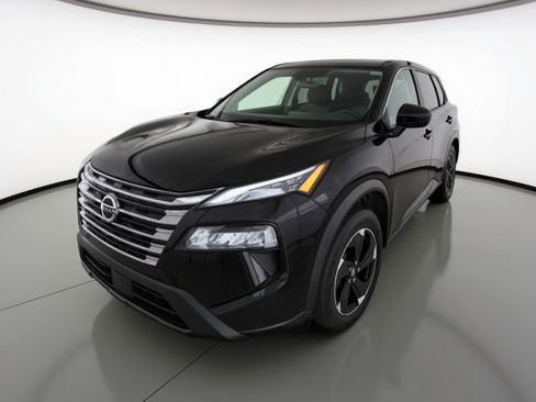 Used 2025 Nissan Rogue SV image 3