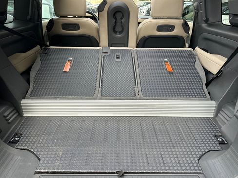 Used 2021 Land Rover Defender 90 First Edition image 33