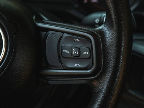 Used 2024 Jeep Gladiator Sport image 32