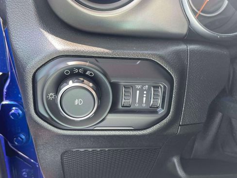 Used 2019 Jeep Wrangler Sport AWD/4WD image 19