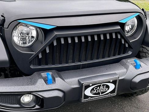 Used 2022 Jeep Wrangler Sport AWD/4WD image 32