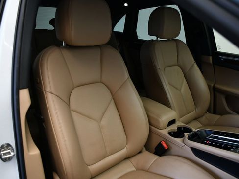 Certified 2023 Porsche Macan S AWD/4WD image 45