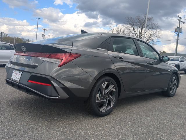Used 2026 Hyundai Elantra Limited FWD image 4