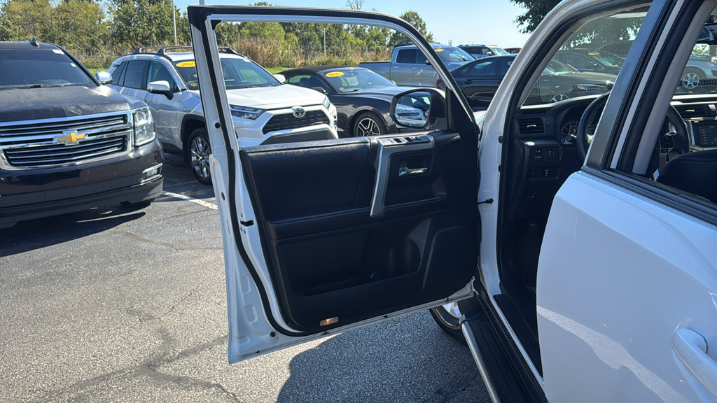Used 2016 Toyota 4Runner SR5 Premium AWD/4WD image 15