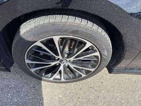 Used 2019 Toyota Camry SE FWD image 9