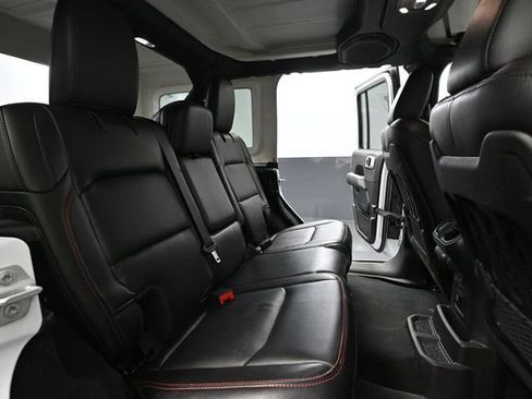 Used 2022 Jeep Wrangler Unlimited Rubicon w/ Cold Weather Group AWD/4WD image 40