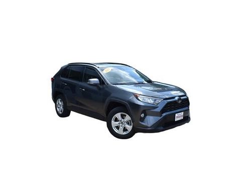 Used 2019 Toyota RAV4 XLE w/ Convenience Package FWD image 2