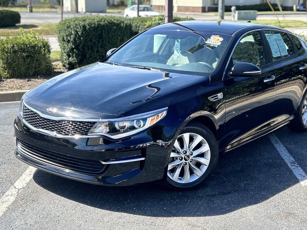 Used 2018 Kia Optima LX w/ Convenience Package FWD image 2