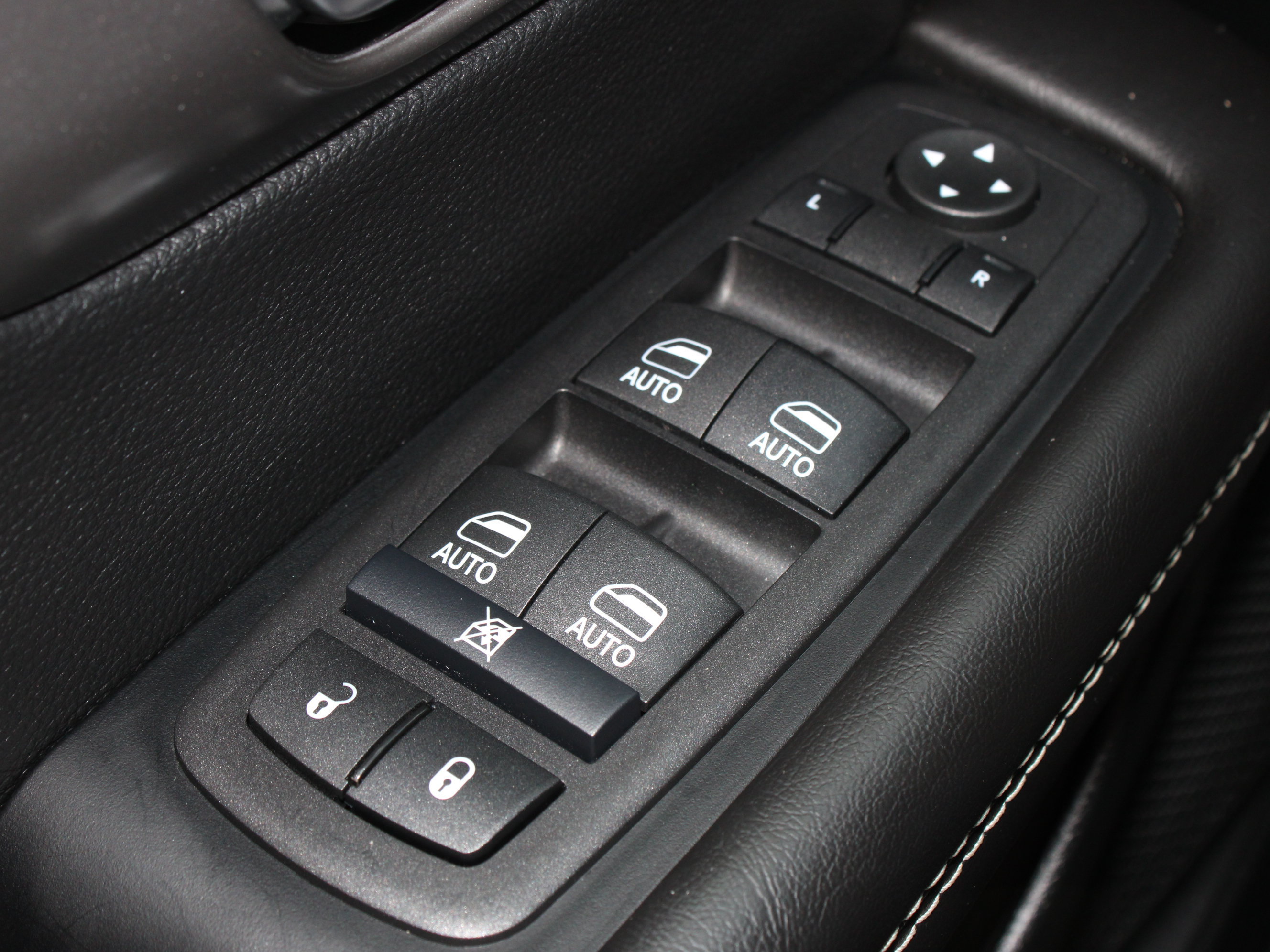 Used 2026 Chrysler Pacifica Select FWD image 32