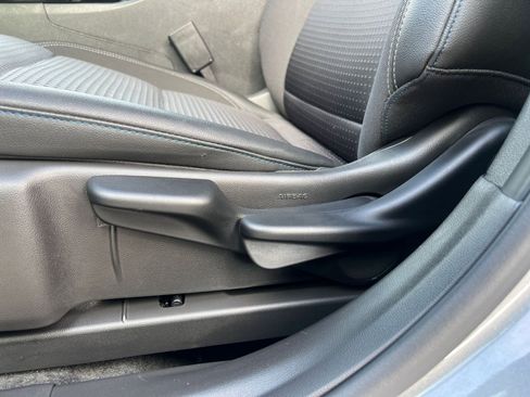 Used 2025 Chevrolet Trax LT w/ LT Convenience Package image 23