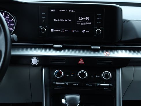 Used 2024 Kia Carnival LX image 9