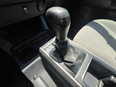 Used 2018 Toyota Tacoma SR5 AWD/4WD image 22