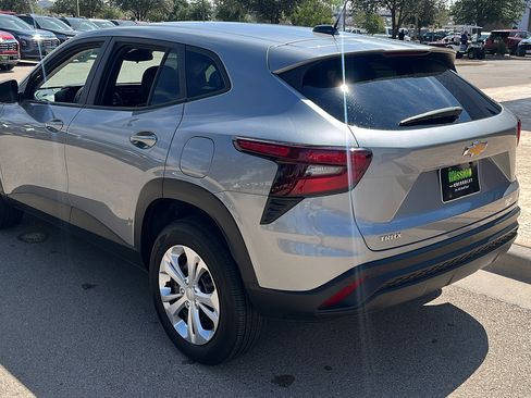 Used 2024 Chevrolet Trax LS w/ Driver Confidence Package FWD image 6
