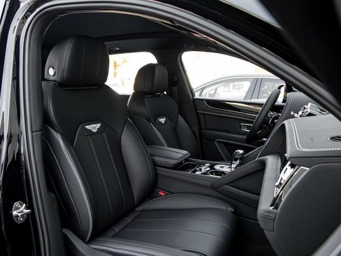 Used 2024 Bentley Bentayga Extended Wheelbase AWD/4WD image 27