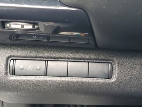 Certified 2025 Nissan Pathfinder S FWD image 28