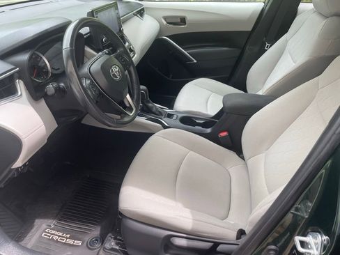 Used 2022 Toyota Corolla Cross LE w/ Moonroof Package AWD/4WD image 12