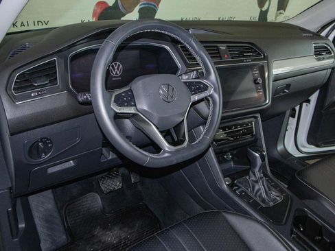 Used 2022 Volkswagen Tiguan SE image 5