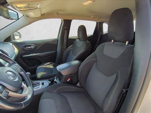 Used 2016 Jeep Cherokee Latitude w/ Comfort/Convenience Group image 14