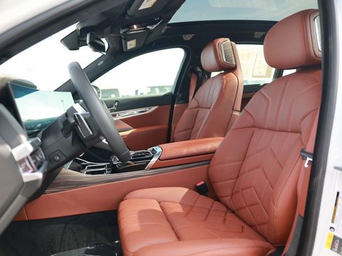 Used 2025 BMW i7 M70 w/ Executive Package image 17