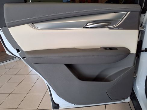 Certified 2025 Cadillac XT5 Premium Luxury w/ Technology Package AWD/4WD image 18