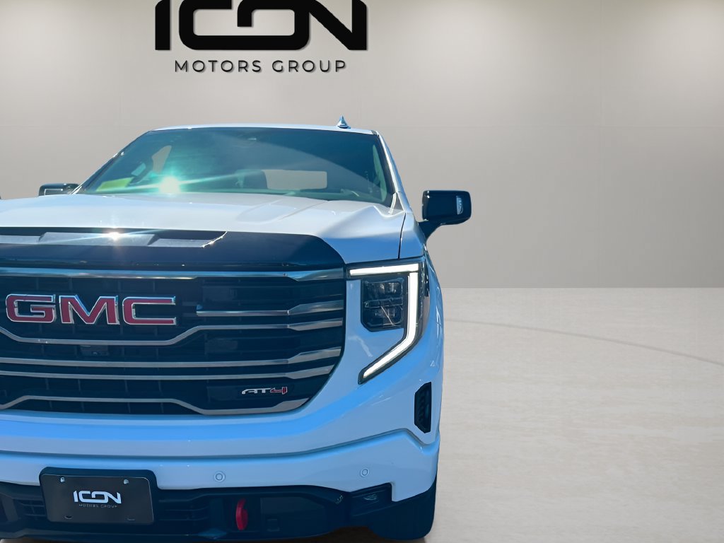 Used 2025 GMC Sierra 1500 AT4 w/ Technology Package AWD/4WD image 9
