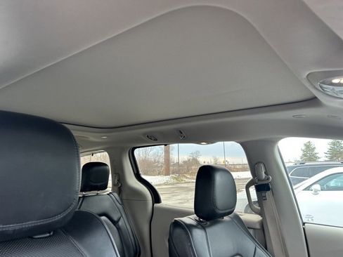 Used 2019 Chrysler Pacifica Limited w/ 8-pass Seating Package image 8