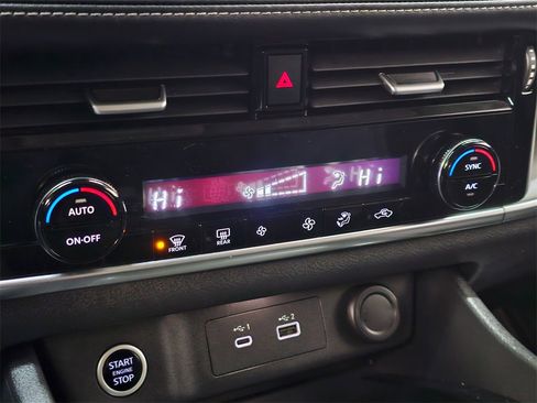 Used 2022 Nissan Rogue SV image 29