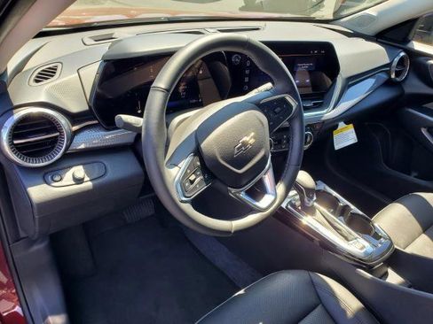 Used 2025 Chevrolet Trax ACTIV w/ Sunroof Package image 12