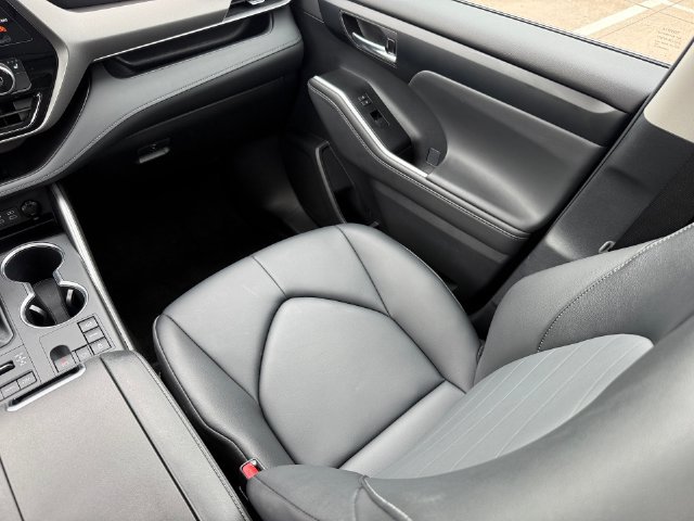 Used 2026 Toyota Highlander XLE AWD/4WD image 23