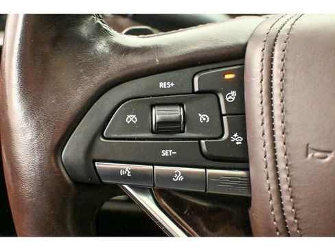 Used 2022 Cadillac Escalade ESV Premium Luxury Platinum image 43