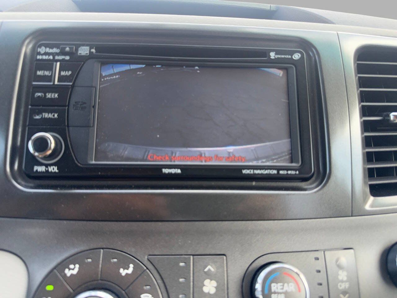 Used 2012 Toyota Sienna LE w/ Towing Pkg FWD image 33