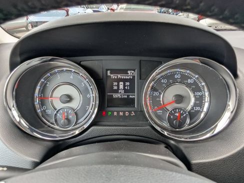 Used 2012 Chrysler Town & Country Touring FWD image 30