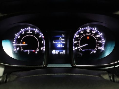 Used 2018 Toyota Avalon Limited image 43