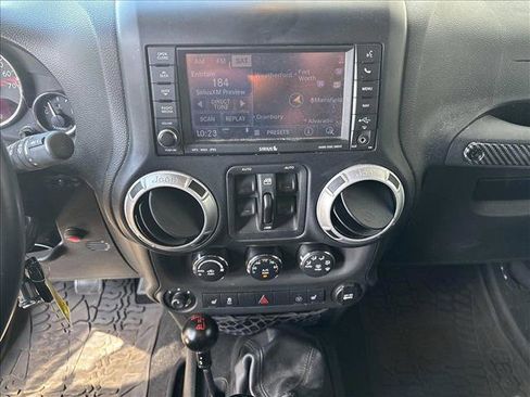 Used 2014 Jeep Wrangler Unlimited Rubicon image 15