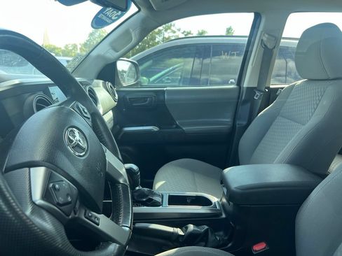 Used 2021 Toyota Tacoma SR5 RWD image 9