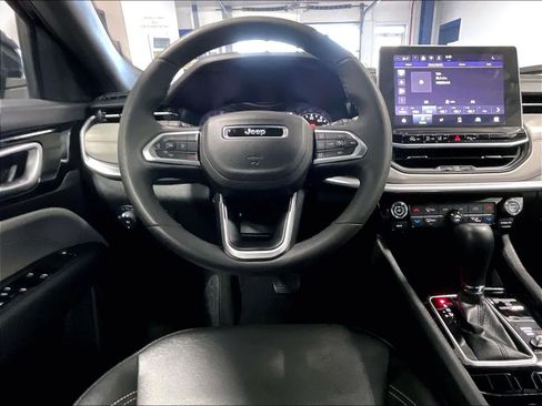 Used 2025 Jeep Compass Limited AWD/4WD image 17
