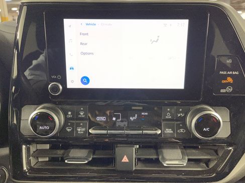 Used 2023 Toyota Highlander LE image 24