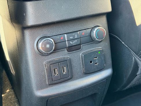 Used 2018 Ford Explorer Limited image 22