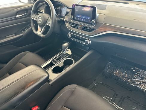 Used 2024 Nissan Altima 2.5 SV FWD image 14