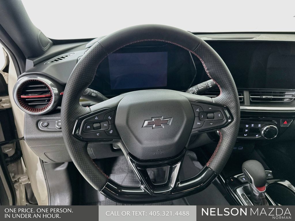 Used 2026 Chevrolet Trax RS w/ Sunroof Package FWD image 13