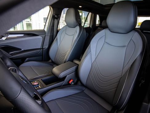 New 2026 Volkswagen Tiguan SE R-Line FWD image 27
