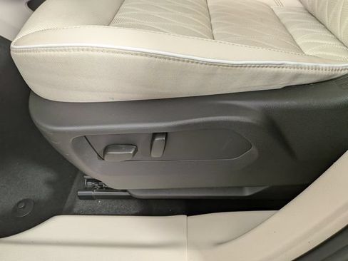 Used 2023 Buick Envision Avenir FWD image 19